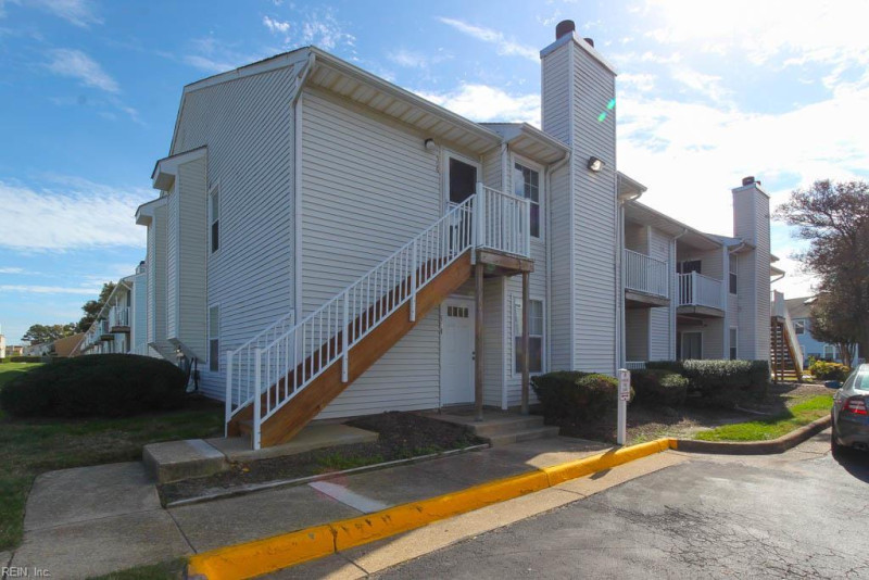 Photo 3 of 24 residential for sale in Virginia Beach virginia