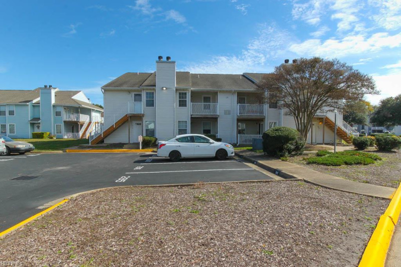Photo 4 of 24 residential for sale in Virginia Beach virginia