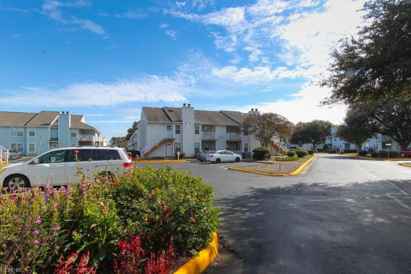Photo 5 of 24 residential for sale in Virginia Beach virginia