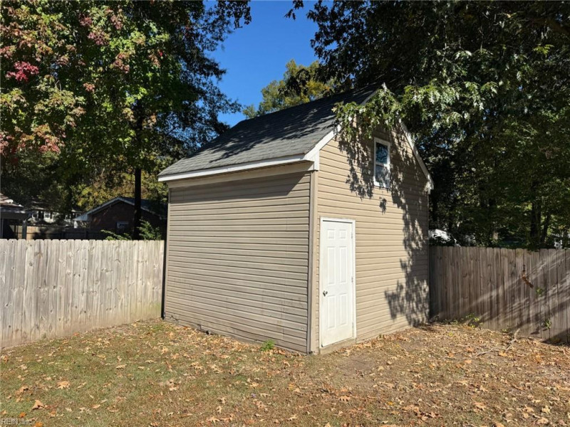 Photo 4 of 32 residential for sale in Newport News virginia